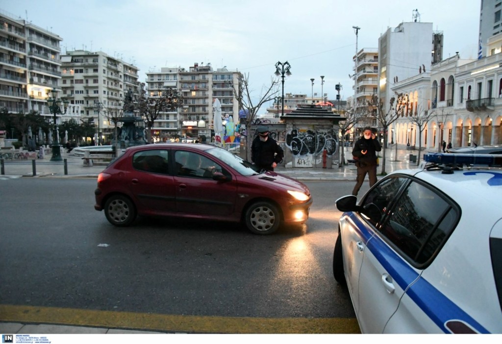 “Διαμάντια” βρήκε η ΕΛΑΣ – Φροντιστήρια σε σπίτια, κουρεία χωρίς ραντεβού και ατελείωτα πάρτι