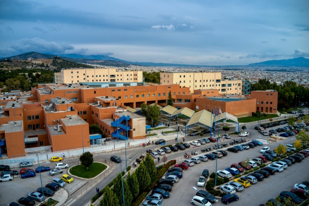 Ένταση έξω από το Αττικό μεταξύ υγειονομικών και οδηγού (vid)