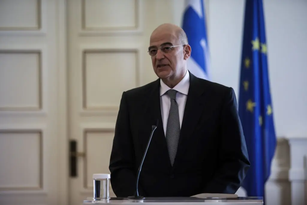 Δένδιας: Γιατί κάθισε στον καναπέ που είχε «βολευτεί» η Oύρσουλα Φον Ντερ Λάιεν
