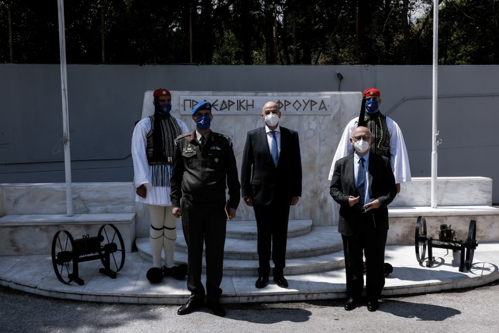 Στην Προεδρική Φρουρά ο Νίκος Δένδιας (pics)