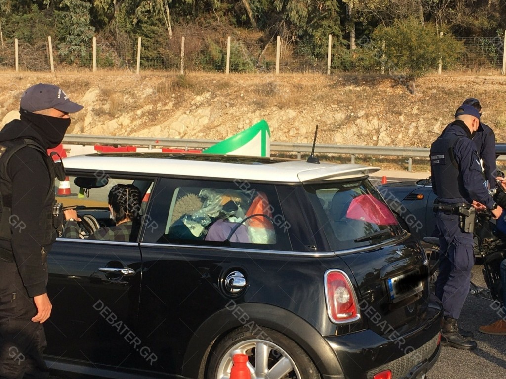 Πήγε να περάσει τα διόδια φορτωμένη με την… “Άρτα και τα Γιάννενα” (pic)