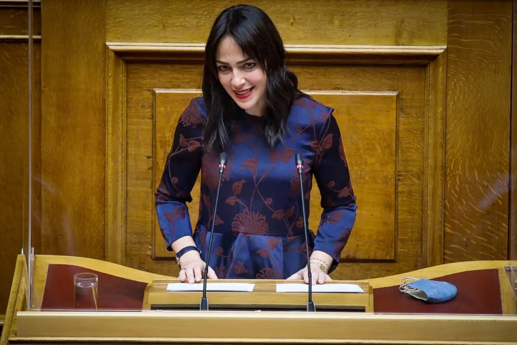 Δόμνα Μιχαηλίδου για βρεφονηπιακούς σταθμούς και παιδική προστασία (vid)