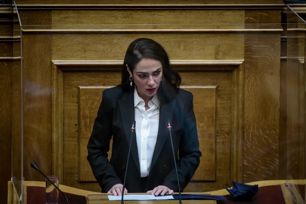 Παρέμβαση της Δόμνας Μιχαηλίδου για την κακοποίηση 16χρονης στην Πάτρα – Σε διαθεσιμότητα ο υπάλληλος