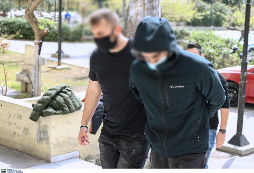 Αυτός είναι ο δράστης που έριξε καυστικό υγρό στην έγκυο – Κρυβόταν κοντά στο σπίτι της (pics)