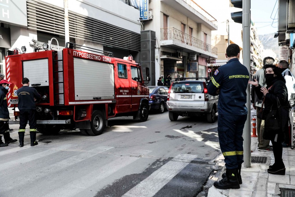 Φωτιά σε κτίριο στο κέντρο της Αθήνας