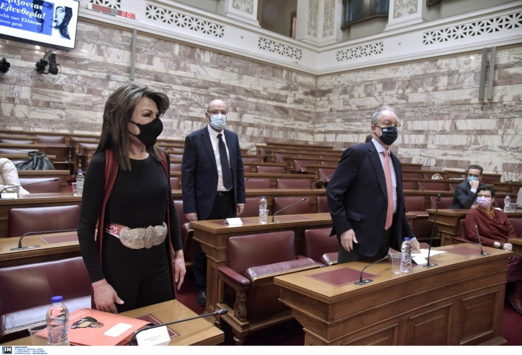 Νέα εμφάνιση με παραδοσιακά στοιχεία έκανε η πρόεδρος της Επιτροπής Ελλάδα 2021. 