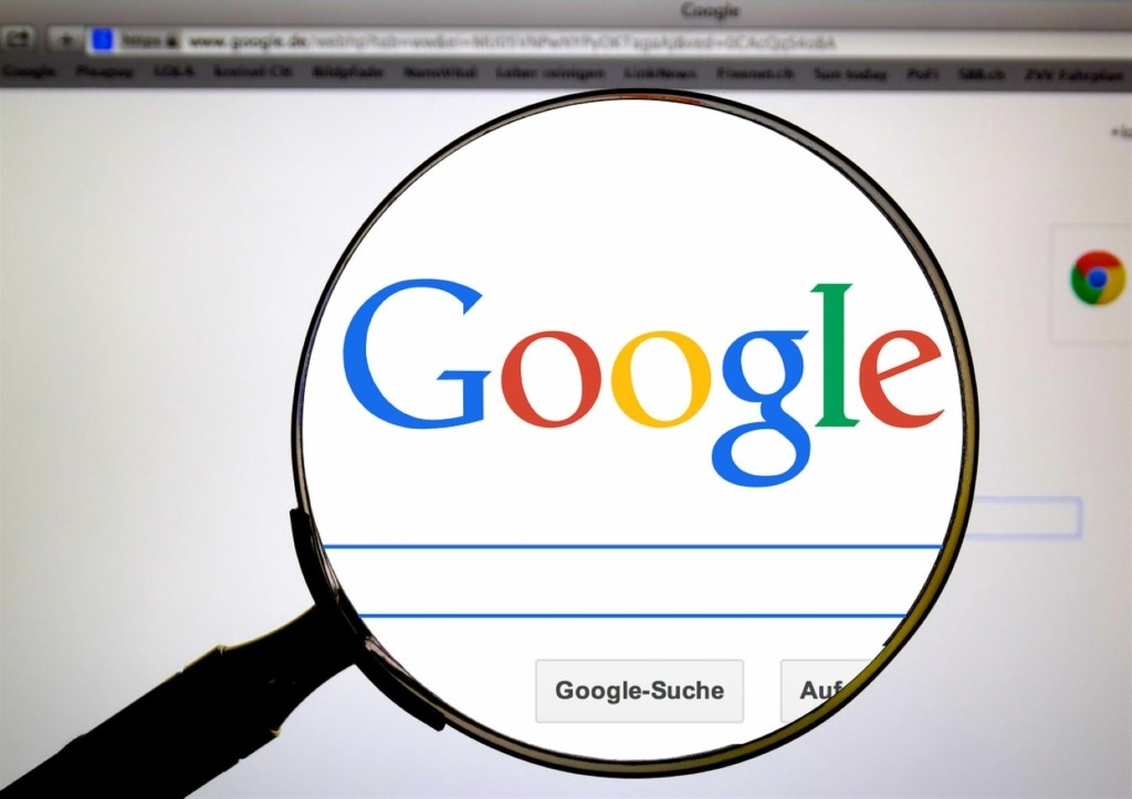 H Daily Mail τα “βάζει” με τη Google