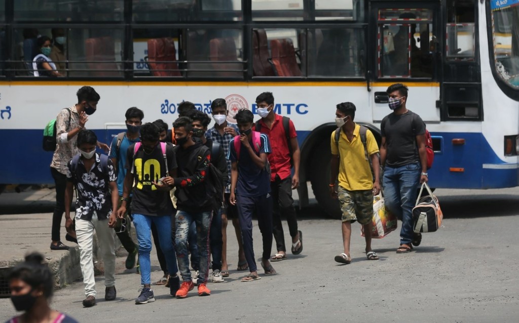 Ο Ηλίας Μόσιαλος εξηγεί τι ακριβώς συμβαίνει στην Ινδία