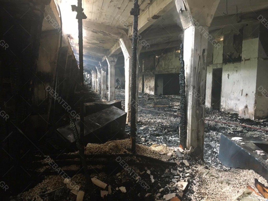 Φωτιά στην Καισαριανή: Παρανάλωμα του πυρός το κτίριο δίπλα στο Σκοπευτήριο (vid)