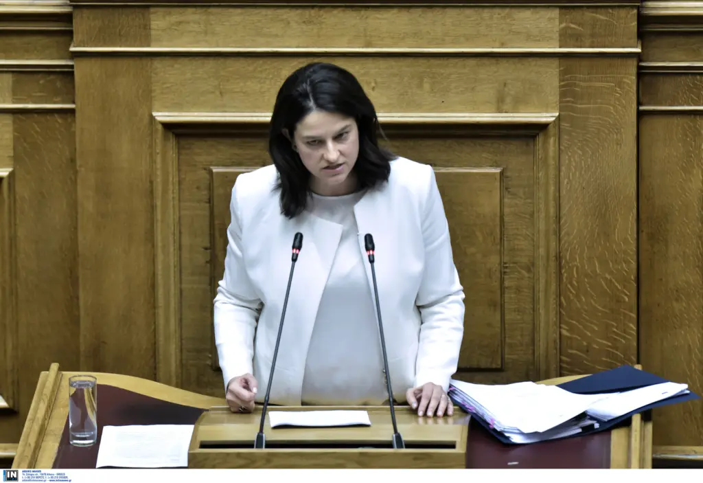 Ανοιχτό το ενδεχόμενο για υποχρεωτικό εμβολιασμό εκπαιδευτικών από Κεραμέως