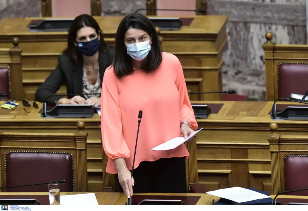 Η Νίκη Κεραμέως ζητά την παρέμβαση του εισαγγελέα για την ομηρία του κοσμήτορα