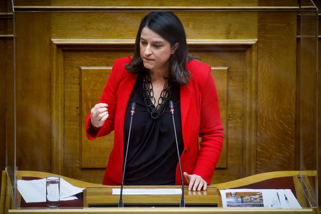 Κατεπείγουσα αγωγή Κεραμέως κατά ΟΛΜΕ για υπονόμευση των εξετάσεων των Προτύπων Σχολείων