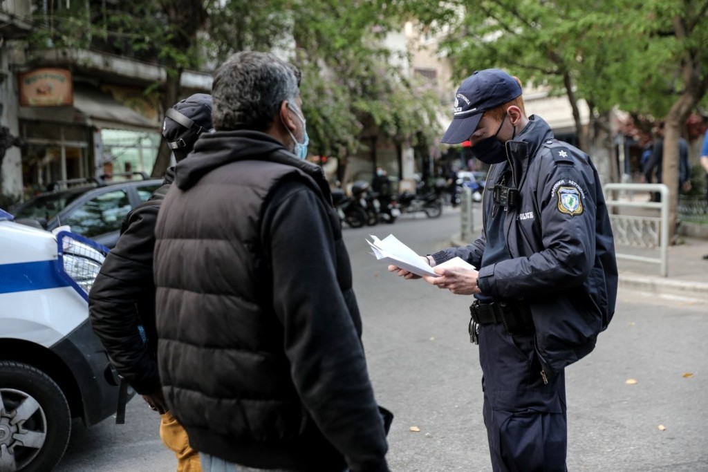 “Γέμισε” αστυνομικούς η Κυψέλη – Αποφασισμένοι να μην επιτρέψουν κορονοπάρτι (pics)