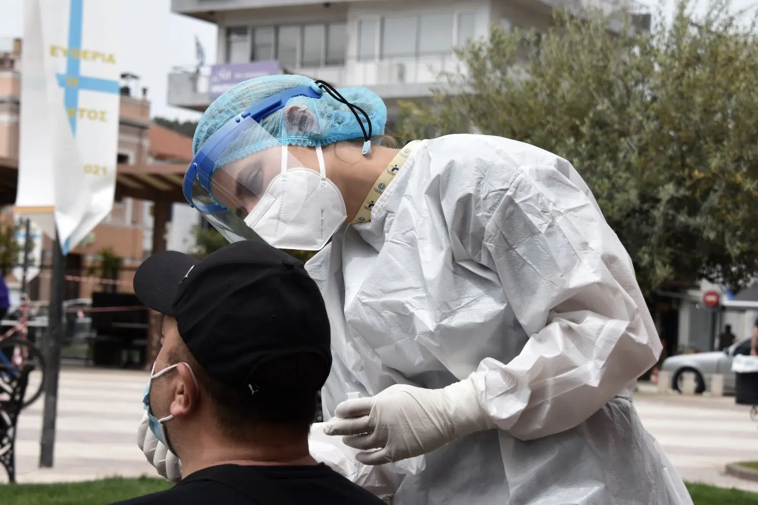 “Καλπάζει” ο κορονοϊός στην Αττική – 1009 τα κρούσματα