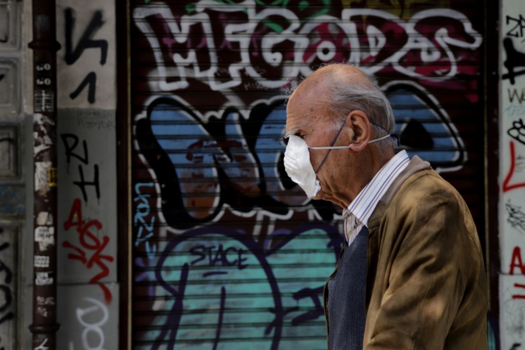 Κρούσματα Αθήνα: «Βυθίζεται» η πρωτεύουσα στις νέες μολύνσεις