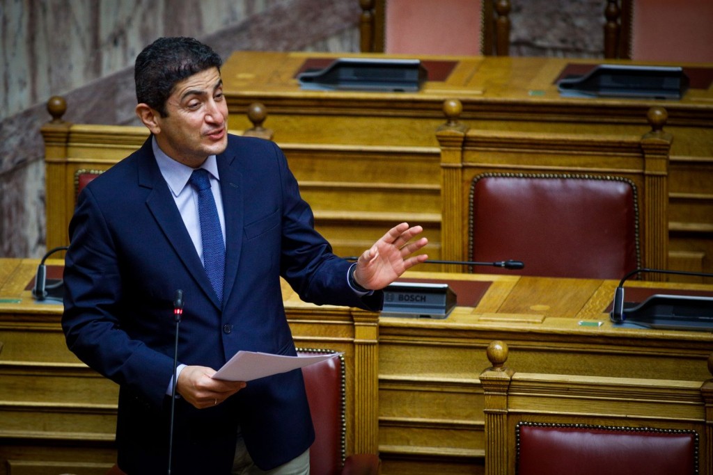 Λευτέρης Αυγενάκης: Ανακάλεσε τη μήνυση ο υπάλληλος του αεροδρομίου – «Λήξαν το θέμα»
