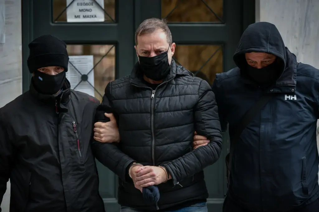 Επιστολή-βόμβα από μηνυτή του Δημήτρη Λιγνάδη προς τον αδελφό του – “Πολλοί γνώριζαν τα έργα του αδελφού σας”