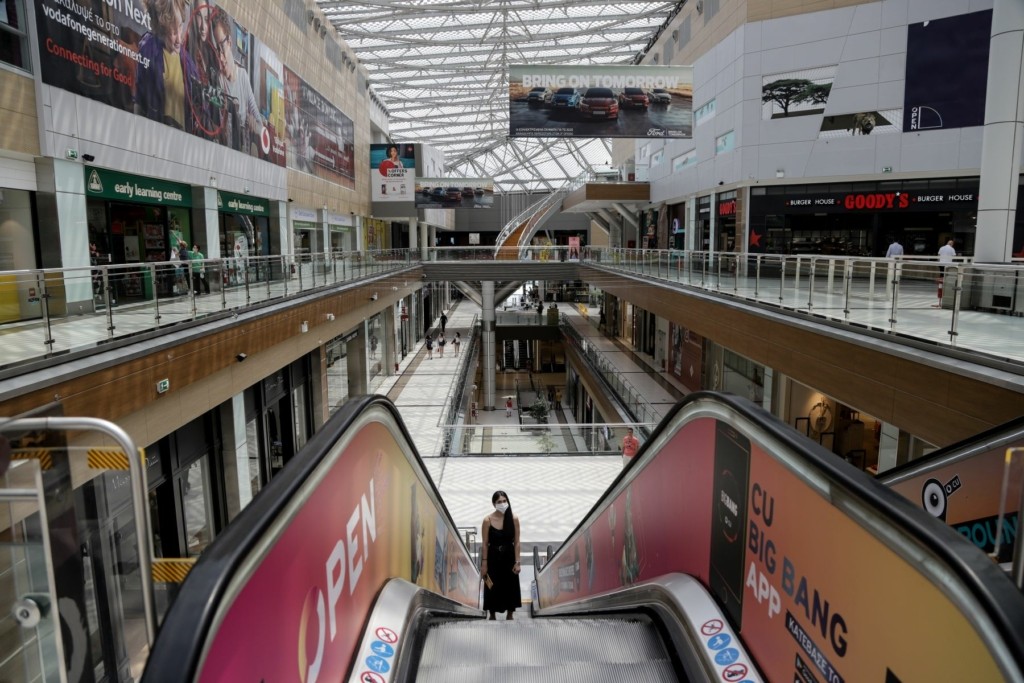 Έτσι ανεβάζουν ρολά τα Mall σήμερα Σάββατο – Το ωράριο και οι κανόνες