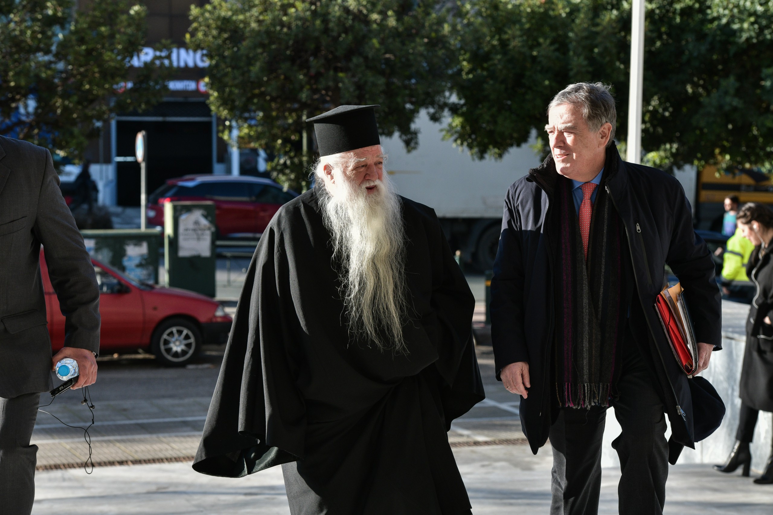 “Ιερός” εξάψαλμος από τον Αμβρόσιο στον Αθηναγόρα για το Άγιο Φως