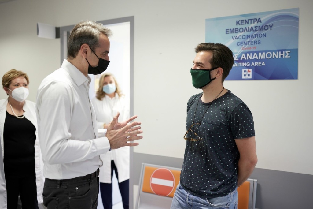Μητσοτάκης – Η νεολαία δείχνει τον δρόμο για τον εμβολιασμό (pics&vid)