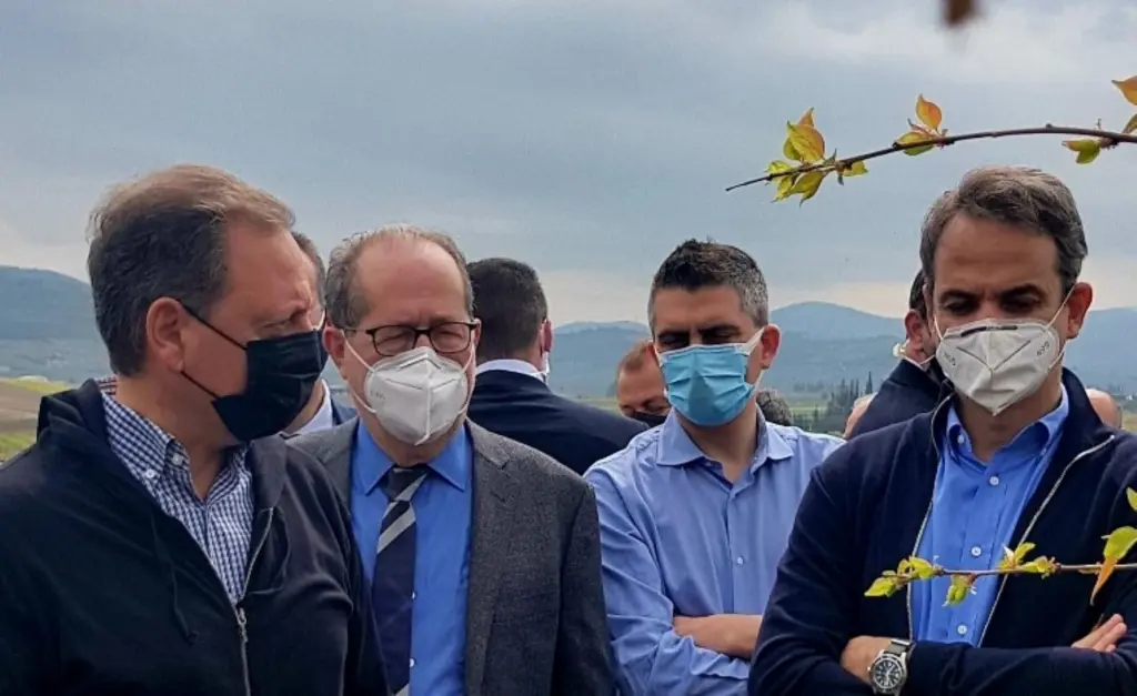 Μητσοτάκης-Λιβανός στη Νεμέα: Εκτός κανονισμών ΕΛΓΑ οι αποζημιώσεις στους πληγέντες από τον παγετό αγρότες (pic)