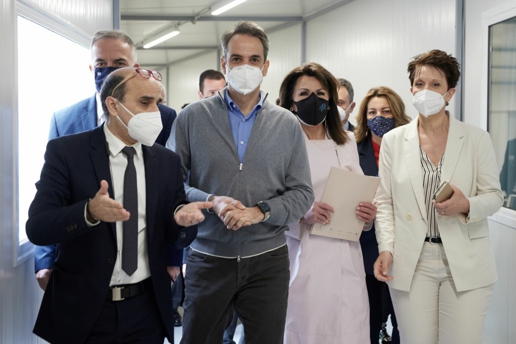 Επίσκεψη Μητσοτάκη για τα εγκαίνια νέων κλινών ΜΕΘ στο Γ. Παπανικολάου