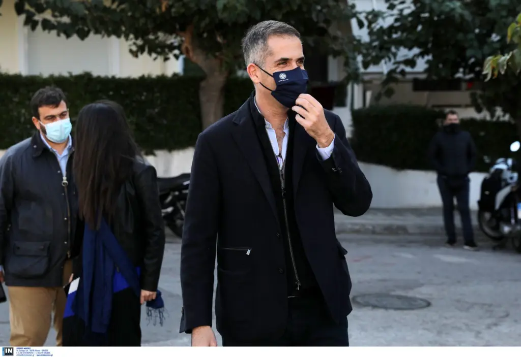 Οργή Μπακογιάννη για τα κορονοπάρτι – Ποιους κατηγορεί