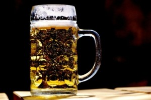 Δανία: Η ζυθοποιία Carlsberg παρουσιάζει τη μικρότερη μπύρα στον κόσμο