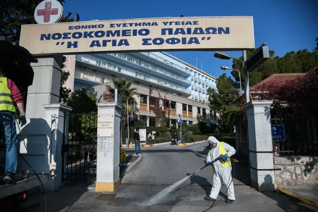 Βρέφος δύο μηνών στην Εντατική covid του νοσοκομείου Παίδων