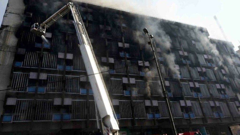 Στις φλόγες νοσοκομείο για ασθενείς με κορονοϊό στο Ιράκ – 27 νεκροί (vid)