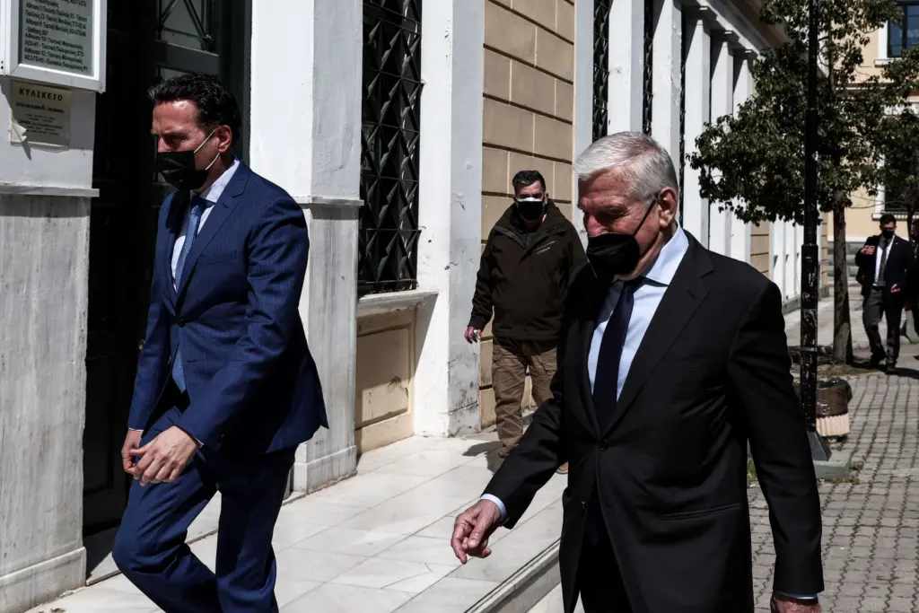 Νέοι μπελάδες για τον Παπαντωνίου – Το “παλάτι” στη Σύρο και η εικονική πώληση
