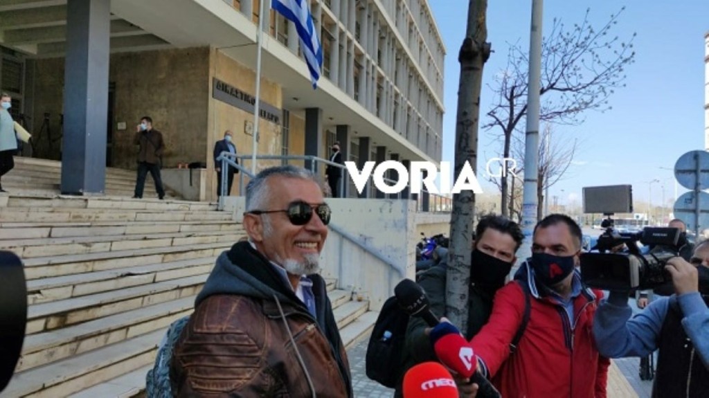 Θεσσαλονίκη – Ελεύθερος ο πατέρας  μαθητή που εναντιώνεται στα self test (pic&vid)
