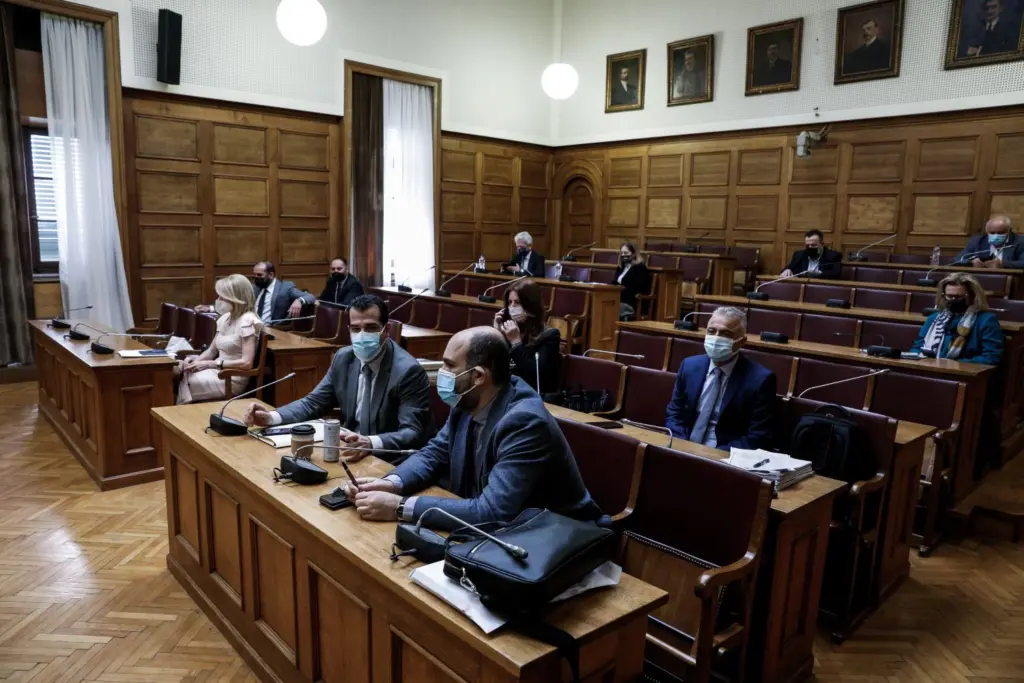 Με “γαλλικά” ξεκίνησε η Προανακριτική –  Ατάκα για τα @ρχ@δι@ του Καράμπελα