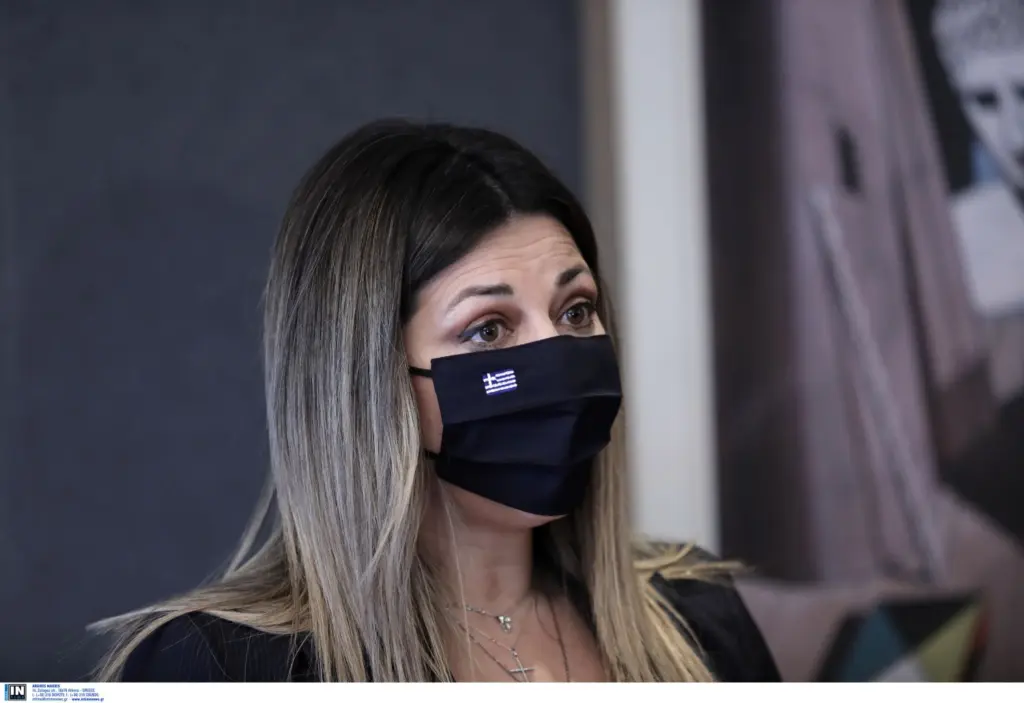 Ζαχαράκη για τον τουρισμό και το επεισόδιο με το… περιστέρι (vid)