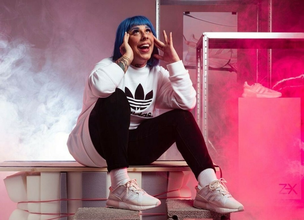 Super Kiki: “Μας χτυπούσαν 30 άντρες και ο κόσμος έβγαζε βίντεο”