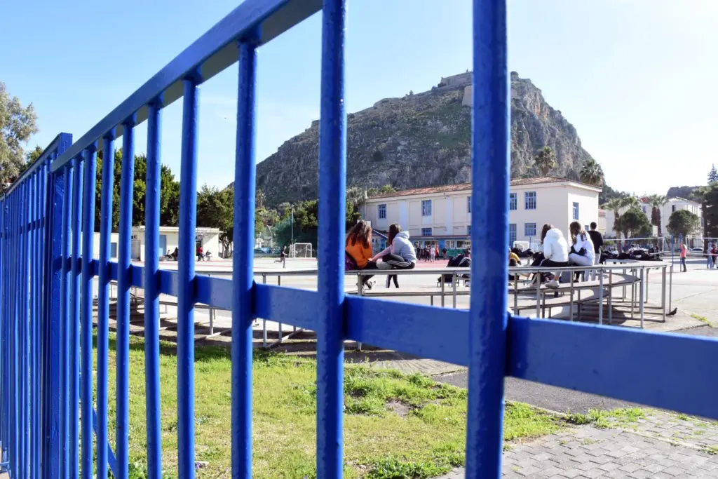 Συνεχίζει τις απειλές ο αρνητής πατέρας από τη Θεσσαλονίκη – “Θα υποστεί τις συνέπειες” όποιος εμποδίσει την είσοδο του παιδιού (vid)