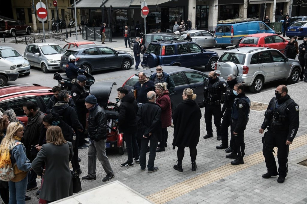 Στην αντεπίθεση η μητέρα που αρνήθηκε τα self test – Τι αποκαλύπτει στο DEBATER