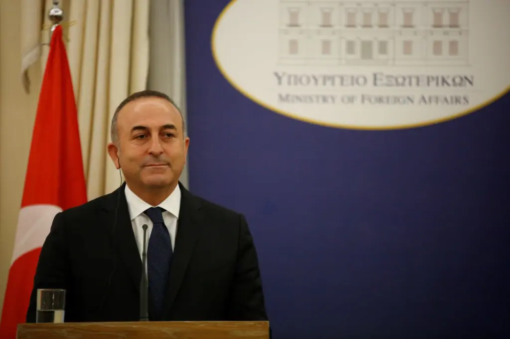 Πυρά Τσαβούσογλου κατά Δένδια – “Άλλα λέει πίσω από την πλάτη μου”