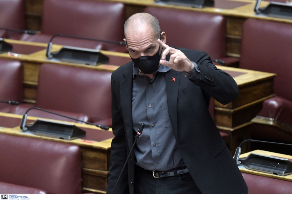 Δίωξη για δύο κακουργήματα στον 17χρονο που εμπλέκεται στην επίθεση κατά Βαρουφάκη