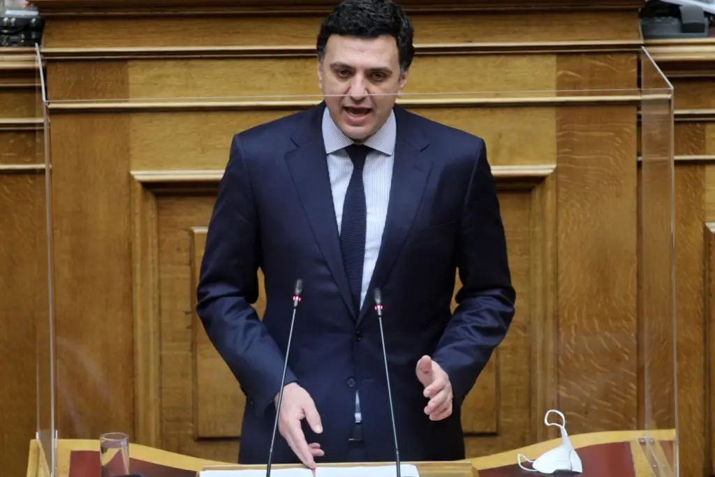 O Βασίλης Κικίλιας απαντά για την β’ δόση του AstraZeneca