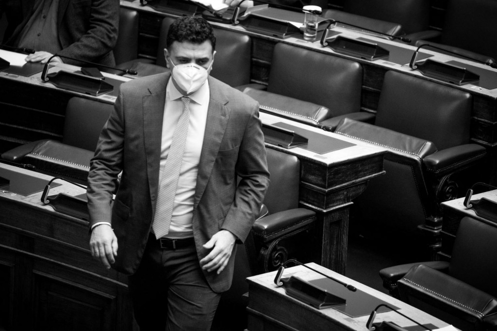 Πάτησε… μπανανόφλουδα ο Κικίλιας