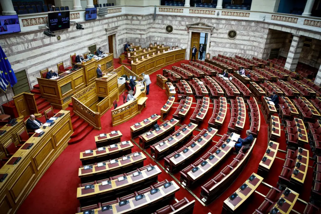 Στο απυρόβλητο οι λοιμωξιολόγοι – Τροπολογία για να μην μπορούν να διωχθούν