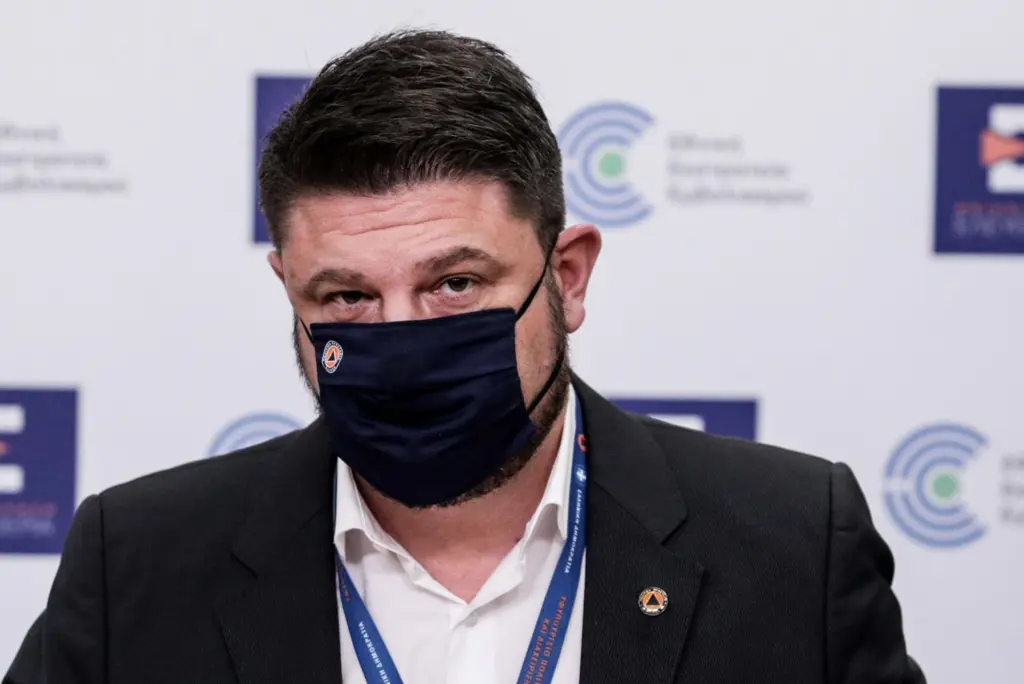 Στην Κάλυμνο ο Χαρδαλιάς – Σε lockdown το νησί μέχρι τις 24 Μαΐου