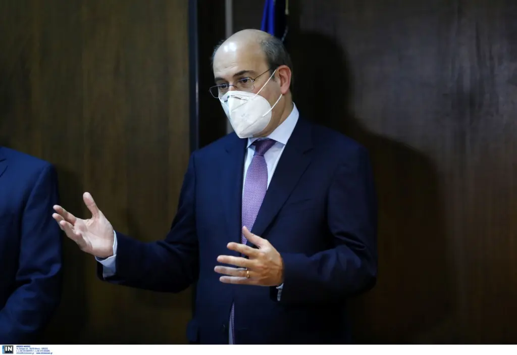 Χατζηδάκης: “Το εργασιακό νομοσχέδιο δεν καταργεί το 8ωρο” – Τι είπε για ρεπό και υπερωρίες (vid)