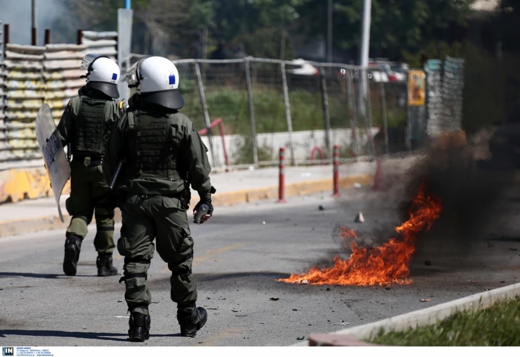 Θεσσαλονίκη: Μολότοφ και επεισόδια μετά την πορεία των φοιτητών (pics&vid)
