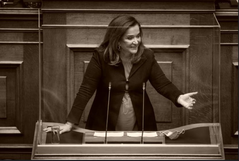 “Πάνθηρας” η Ντόρα – “Ο θεός ο αιώνιος είναι Πανιώνιος”