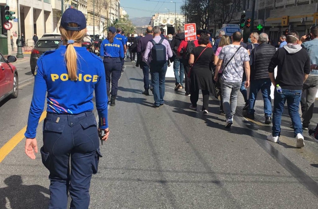 Ένταση μελών της ΠΟΕΔΗΝ με αστυνομικούς στο Υπ. Υγείας (pics&vid)