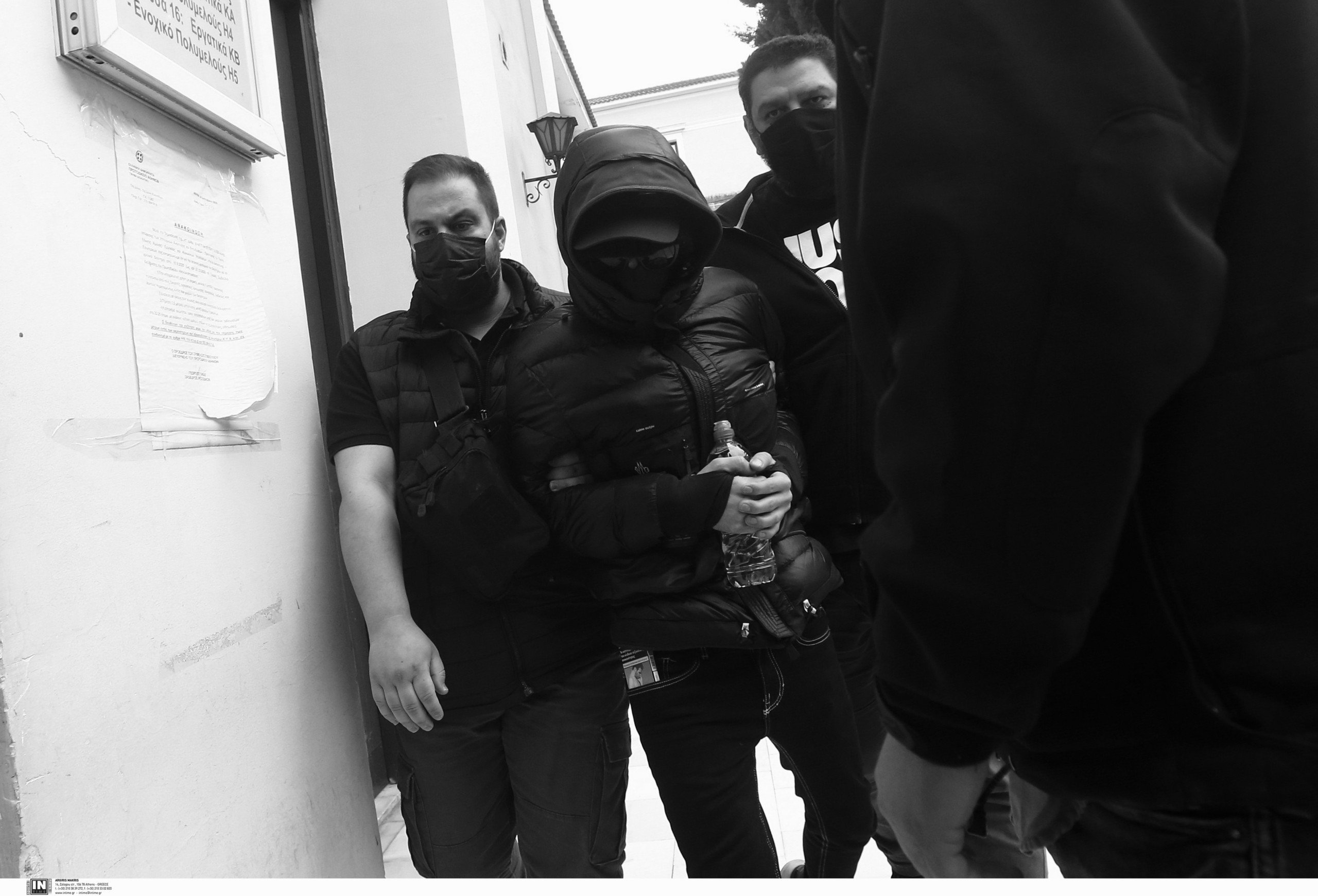 Προφυλακίστηκαν ο Μένιος Φουρθιώτης και οι συγκατηγορούμενοί του (vid)