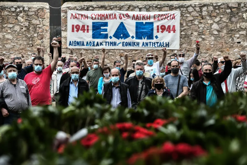 Κατάθεση στεφάνων και ενός λεπτού σιγή στο Σκοπευτήριο της Καισαριανής (pics)