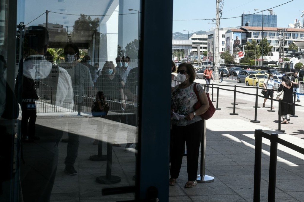 Ανοίγει η πλατφόρμα των ραντεβού και για τα 4 διαθέσιμα εμβόλια και για τους 18-29